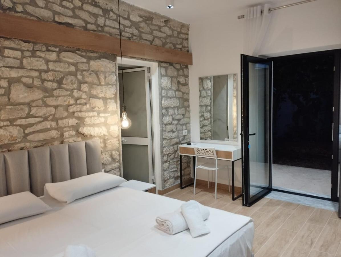Comfort Guest Rooms Vila Hm Sarandë Buitenkant foto