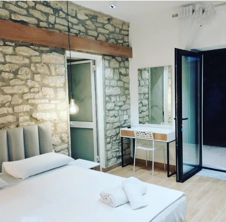 Comfort Guest Rooms Vila Hm Sarandë Buitenkant foto