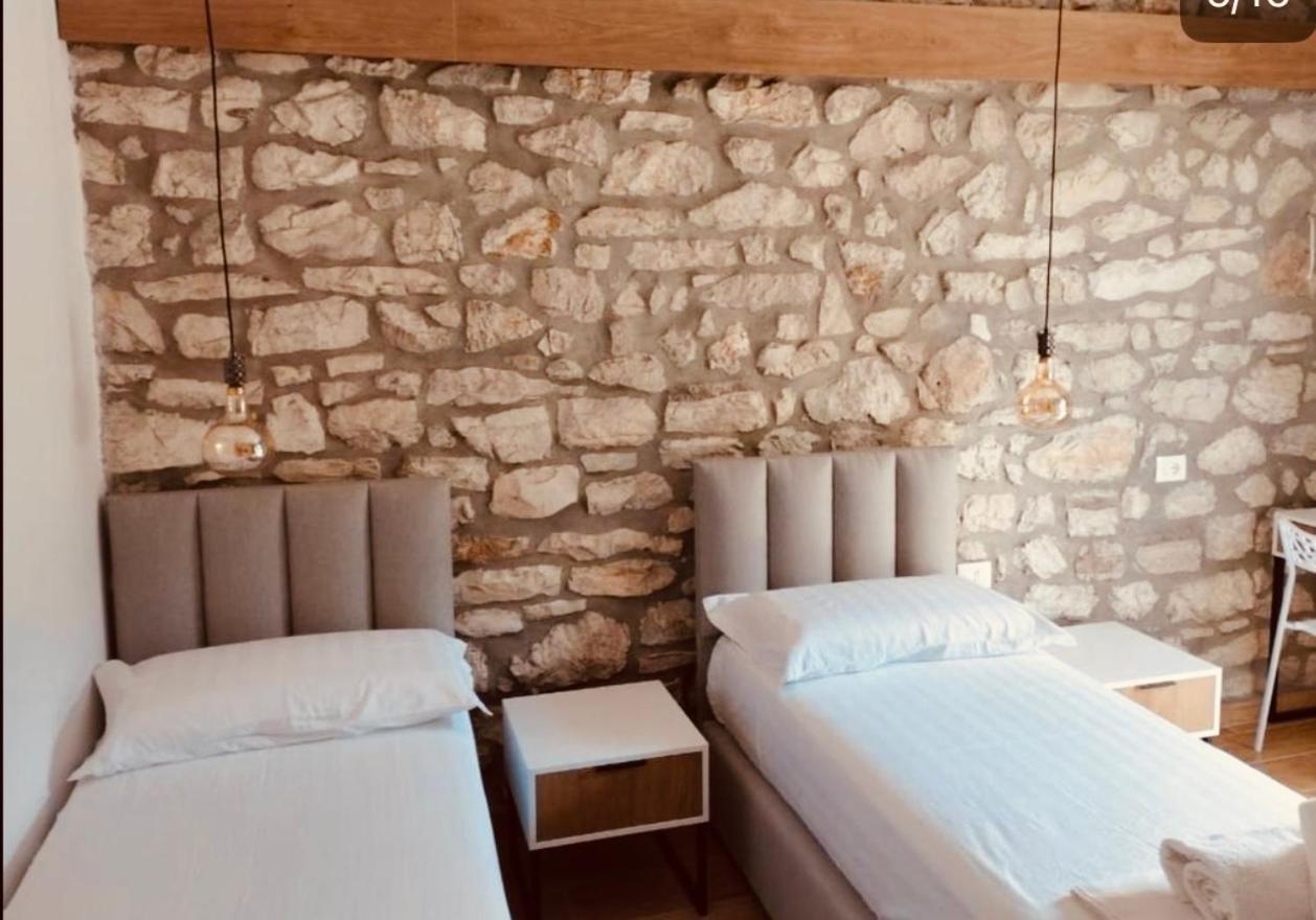 Comfort Guest Rooms Vila Hm Sarandë Buitenkant foto