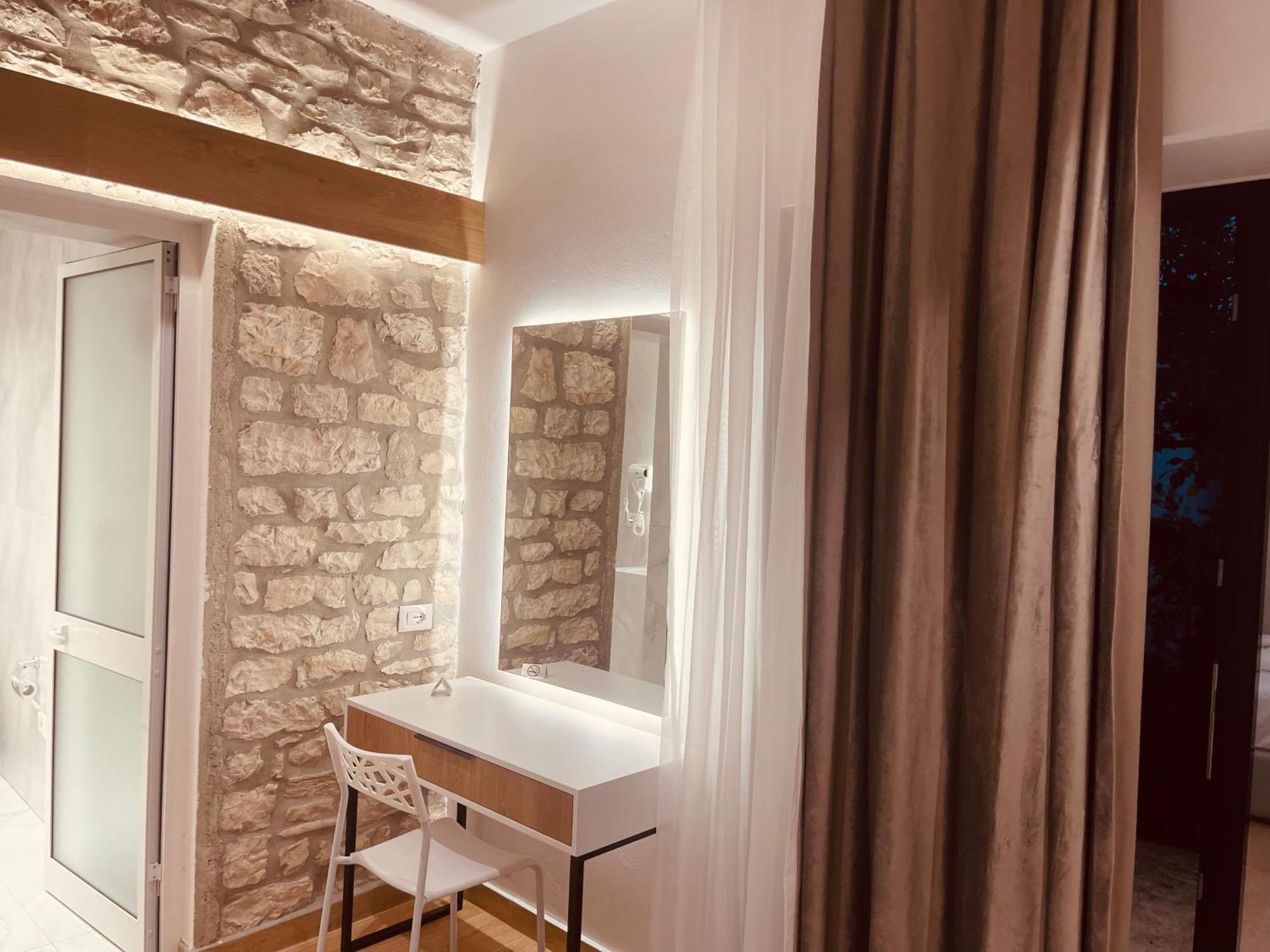 Comfort Guest Rooms Vila Hm Sarandë Buitenkant foto