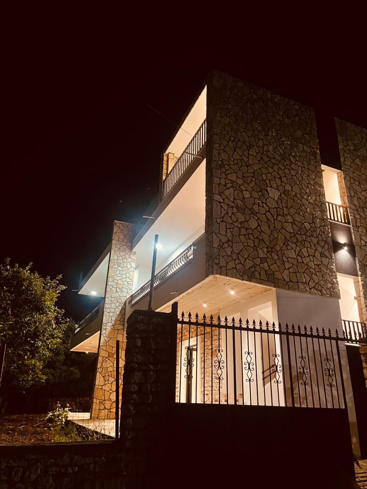 Comfort Guest Rooms Vila Hm Sarandë Buitenkant foto